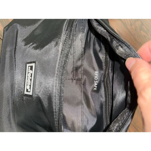 The Foldie® Crossbody black NWT  travel safe RFID waist Fanny pack - Picture 9 of 11